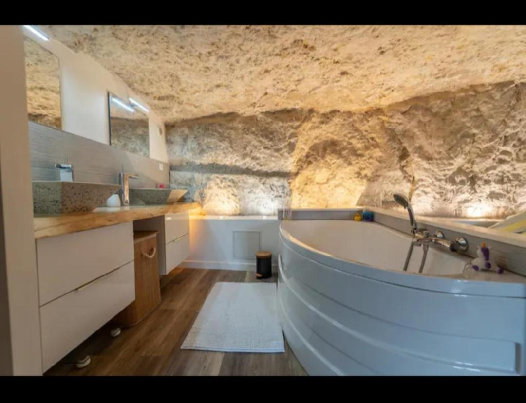 Maison Troglodyte Poitiers Extérieur photo